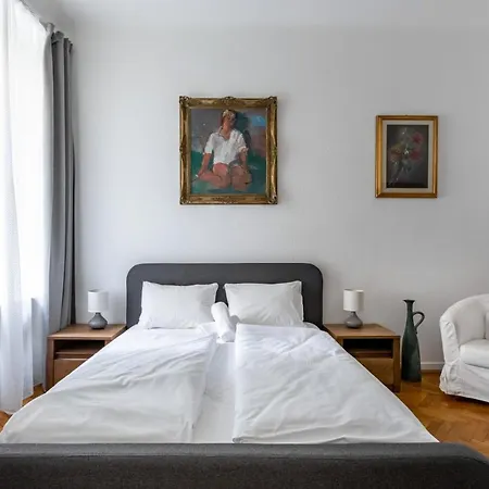 Your 3bdrm Close To The Buda Castle *