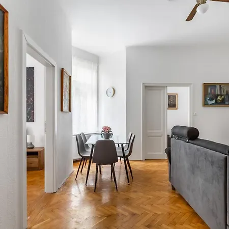 Your 3bdrm Close To The Buda Castle