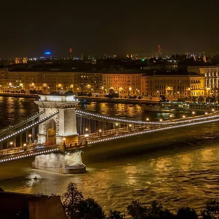Apartment Your 3bdrm Close To The Buda Castle *