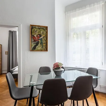 Your 3bdrm Close To The Buda Castle *
